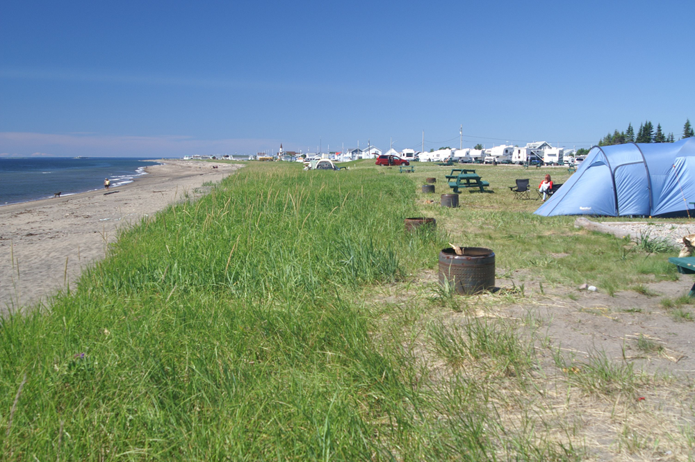 Pour avoir la chance de camper à deux pas de la mer, il est préférable de réserver, surtout en haute saison. - Magazine Camper