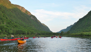 Des sorties guidées de kayak au coucher du soleil sur la Jacques-Cartier