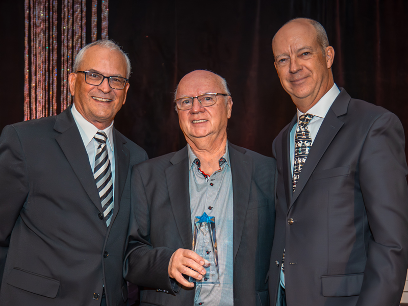 Yves Vermette (vice-président FQCC), Michel Quintal, Alain Boyer (président FQCC) - Magazine Camping Caravaning