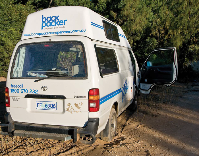Le sol semblait solide. Erreur ! La classe B s’est rapidement embourbée. - Camping Caravaning Le sol semblait solide. Erreur ! La classe B s’est rapidement embourbée. - Camping Caravaning