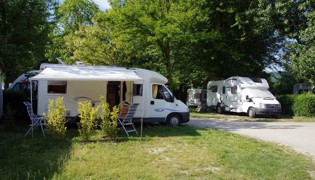 Ils se font voler leur caravane dans laquelle ils dormaient paisiblement