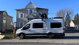 Ce duo mère-fille s’apprête à quitter la vie d’appart pour vivre la vanlife