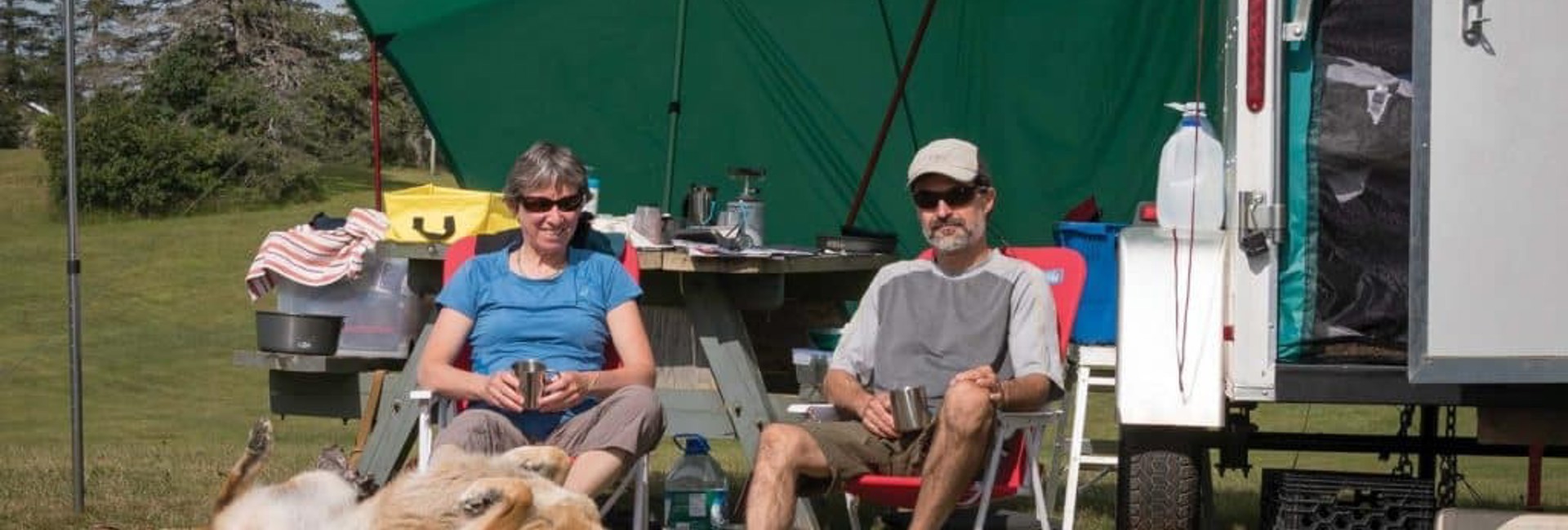 Bannière camping-voyager-chien