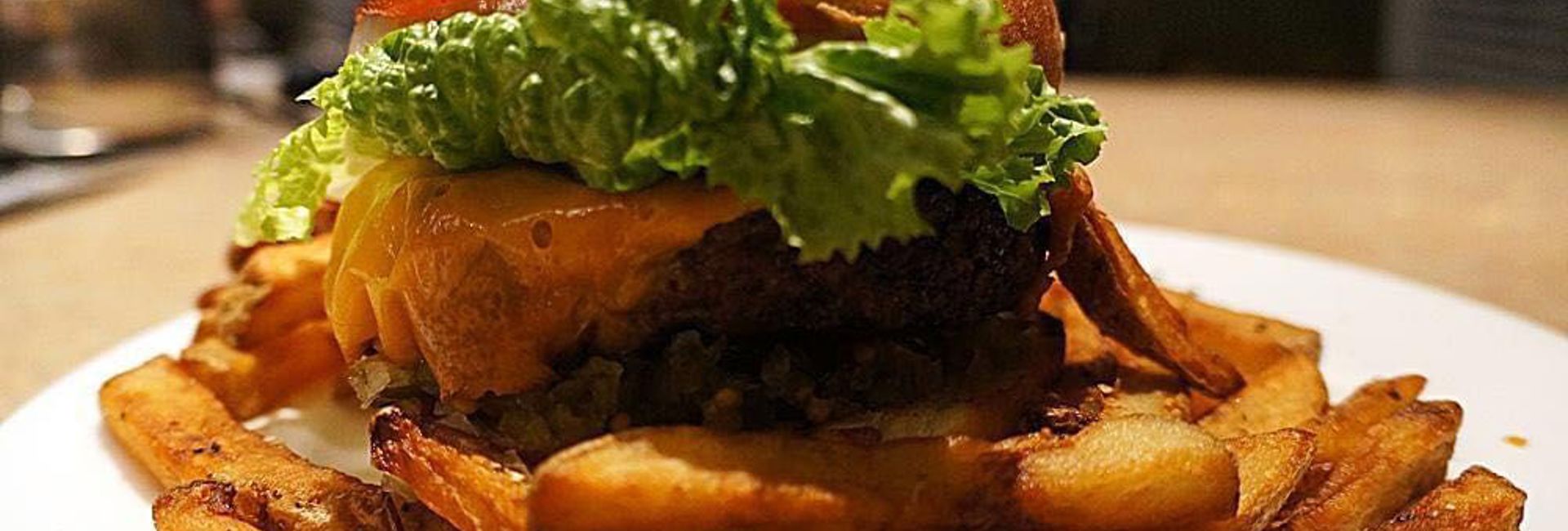 Bannière Burger-double-fromage-sauce-speciale