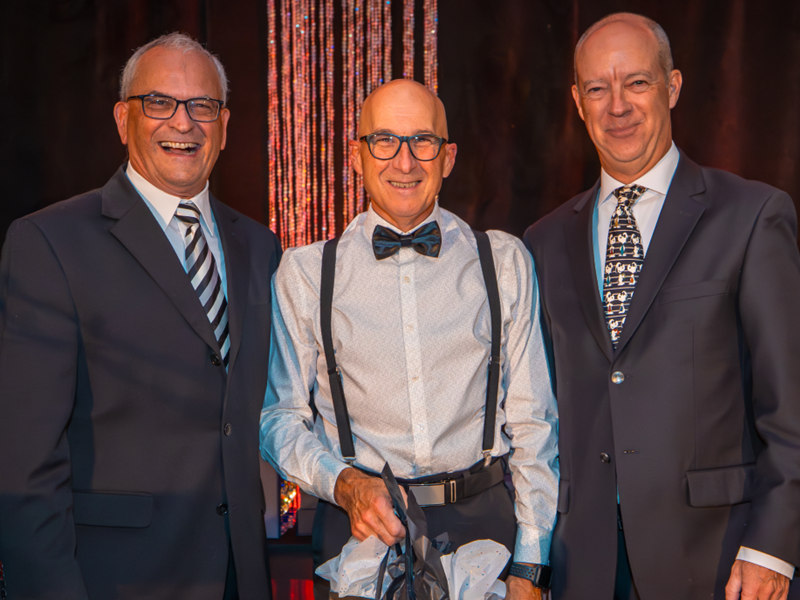 Yves Vermette (vice-président FQCC), Gilles Poirier (10 ans), Alain Boyer (président FQCC) - Magazine Camping Caravaning