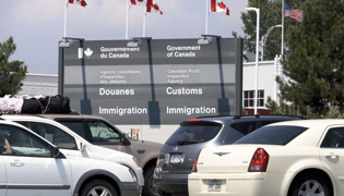 Avis aux snowbirds: votre retour au pays pourrait coûter plus cher en raison des tarifs douaniers